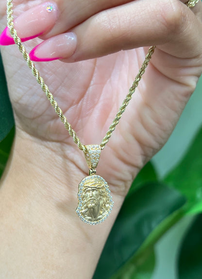 916- NEW 14K Jesus Face Pendant W.G