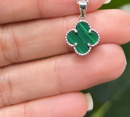 S753- NEW .925 Sterling Silver Green Trebol Pendant W.G