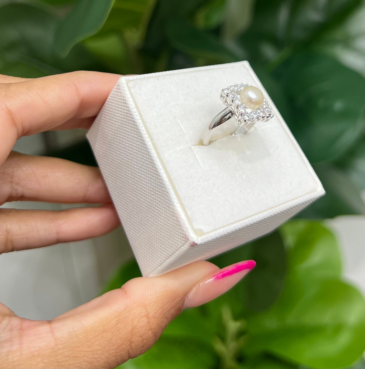 S820- NEW .925 Sterling Silver Square Imitation Pearl White Ring W.G