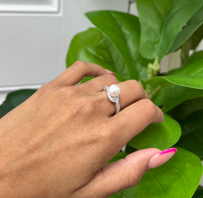 S790- NEW  .925 Sterling Silver Imitation Pearl White Women's Ring W.G