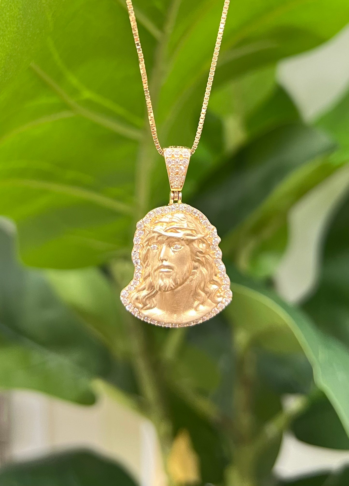 917- NEW 14K Jesus Face Pendant W.G