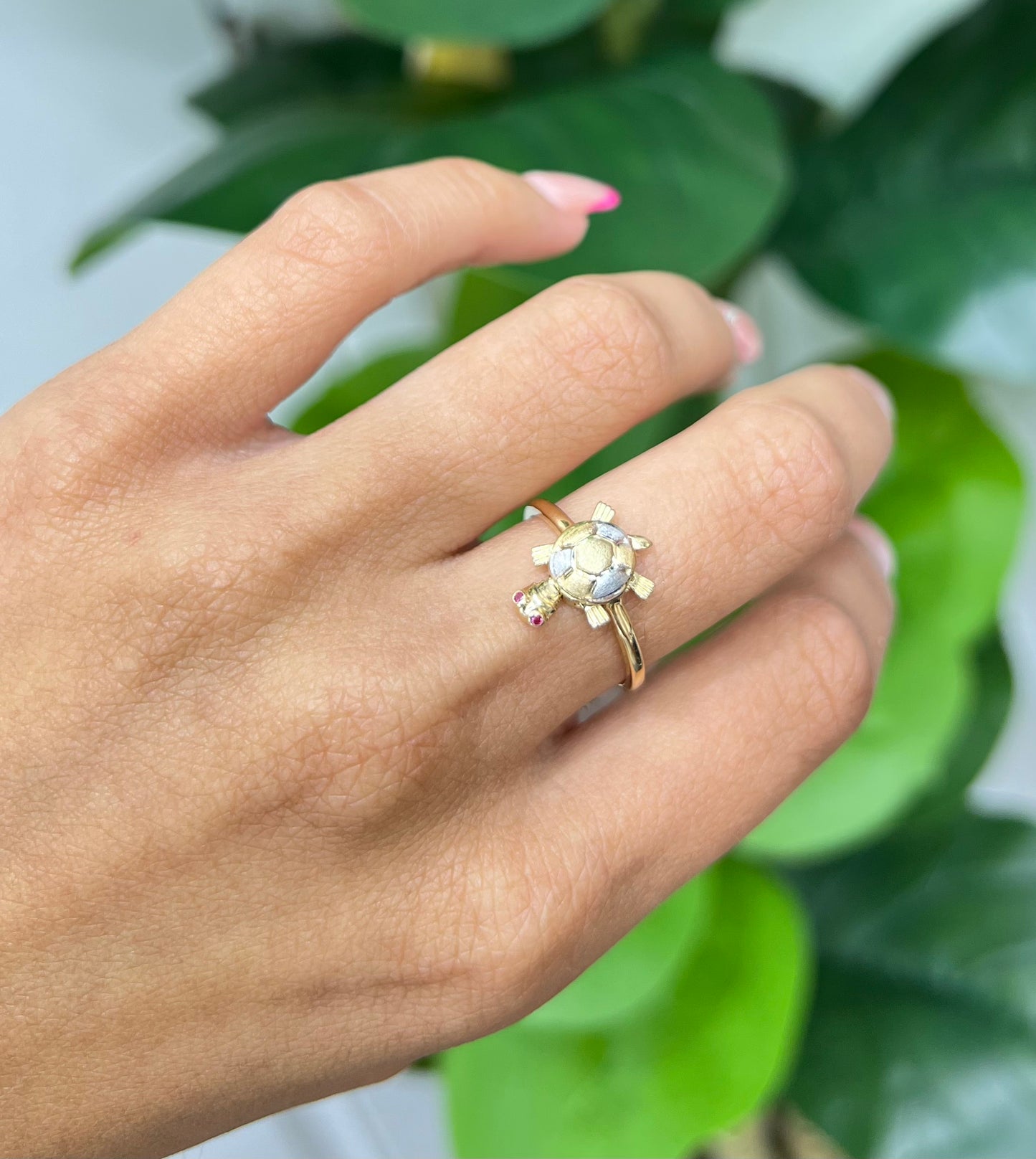 870- NEW 14K Gold Turtle Ring  (W.G)