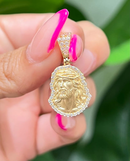 916- NEW 14K Jesus Face Pendant W.G