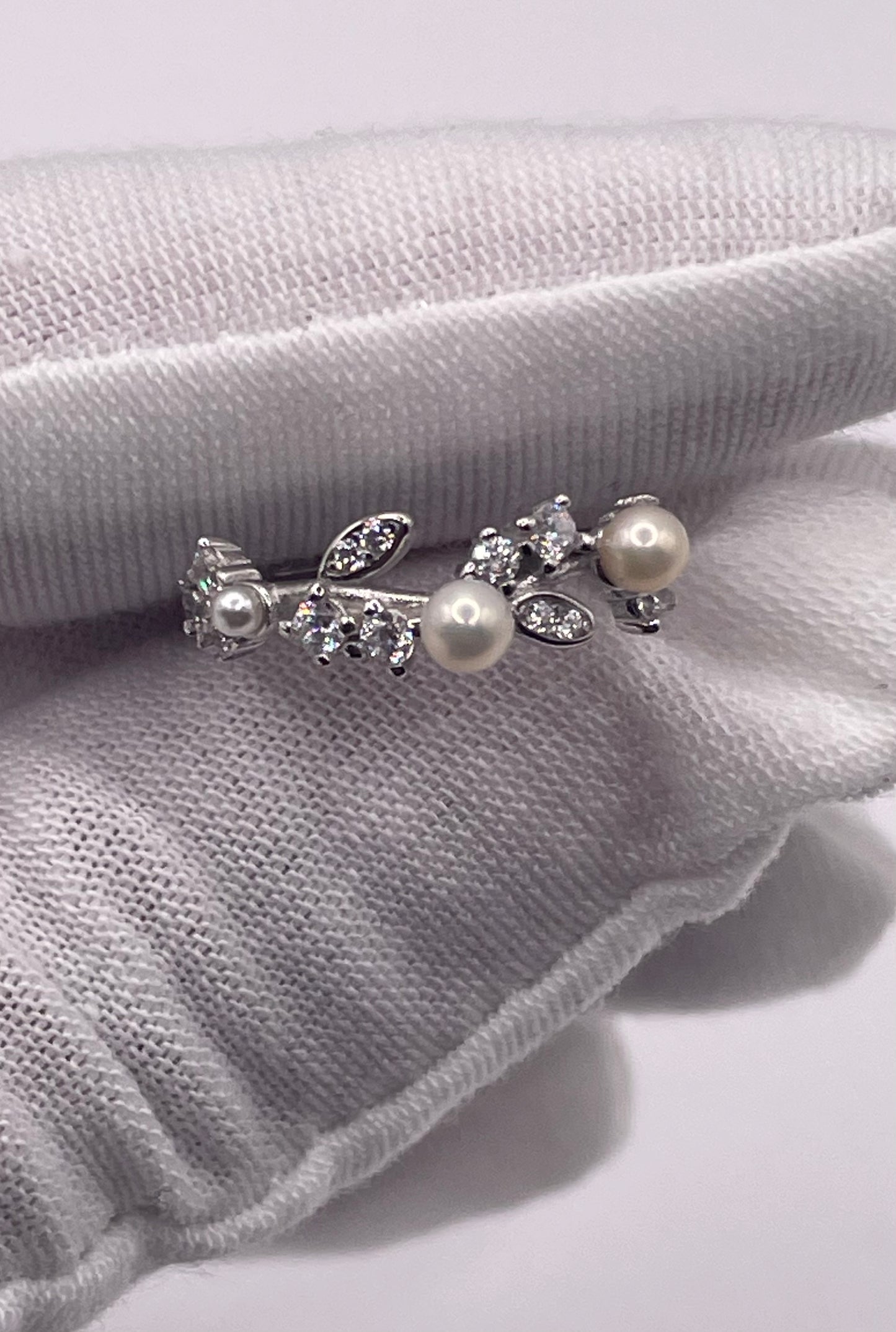 S762- Clear Cz Stones and Pearl Ring Sz 6