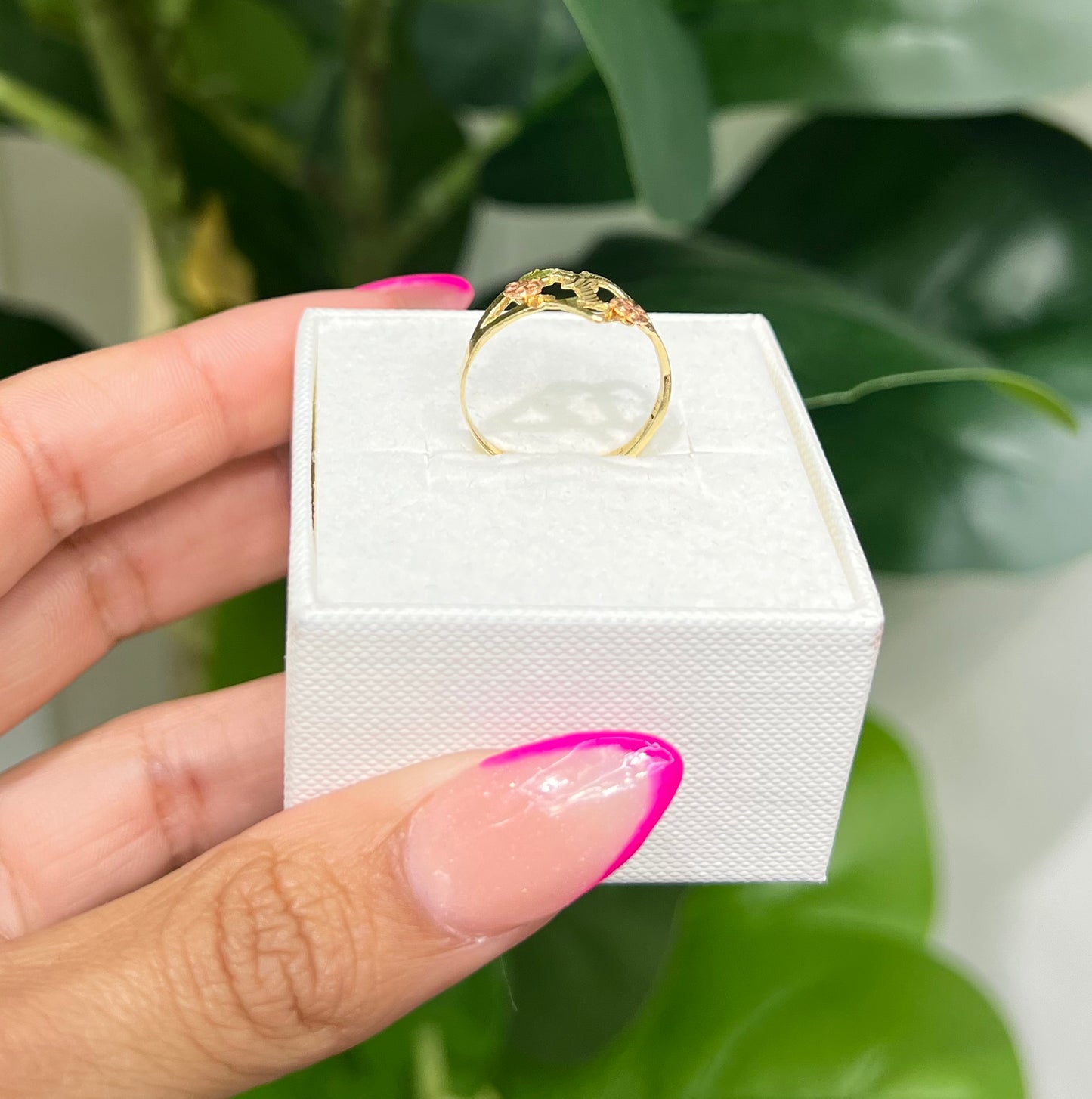 292-  NEW 14K Heart Letter "I" Ring  W.G