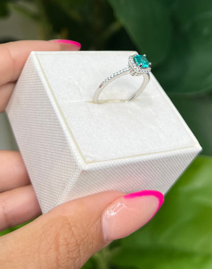 S566- NEW .925 Sterling Silver Thin Green Cz Ring W.G