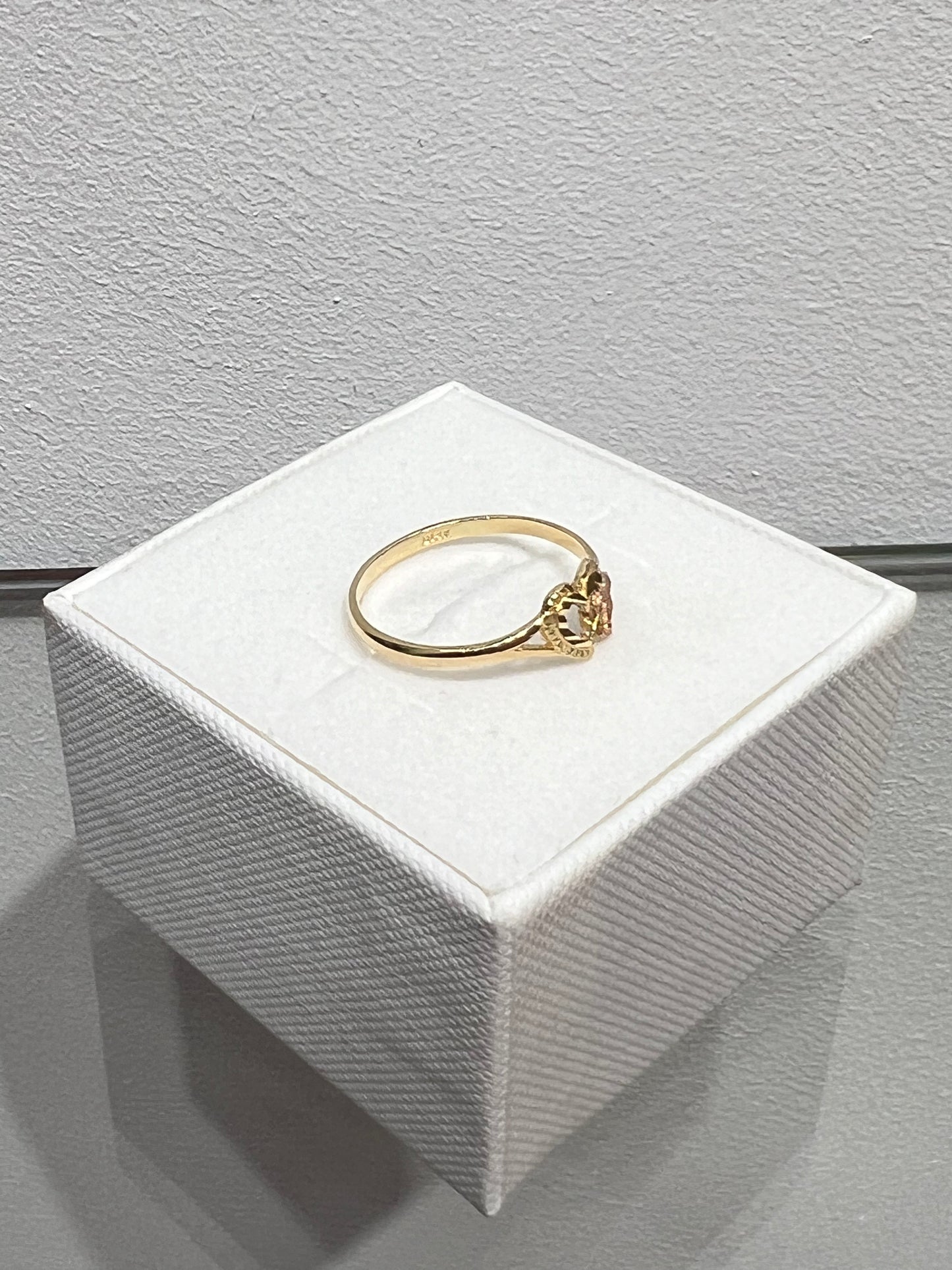 868- NEW 14K Gold Double Hearts Ring (W.G)