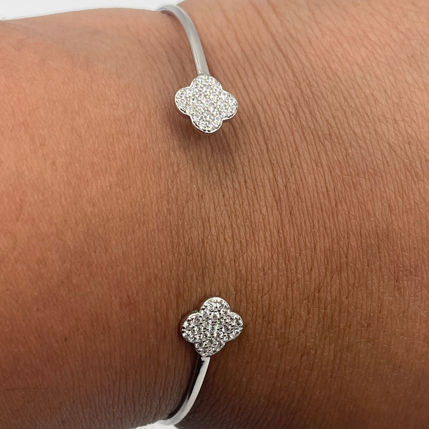 S661- .925 Silver clover Band Bracelet