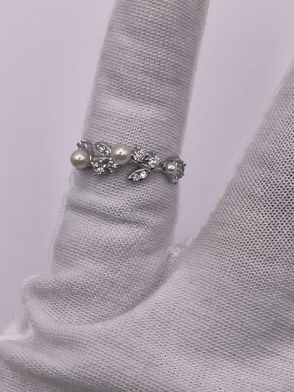 S762- Clear Cz Stones and Pearl Ring Sz 6