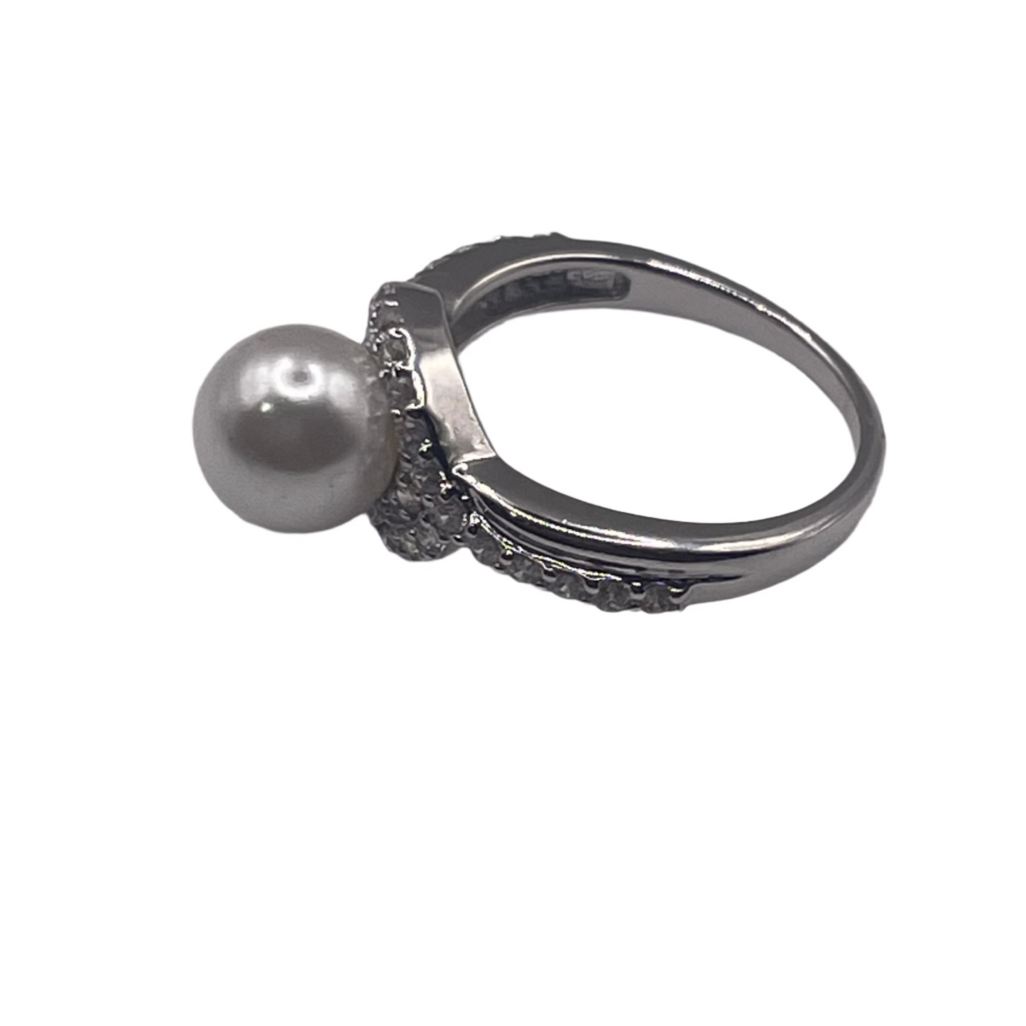 S790- Imitation Pearl Ring Sz 7