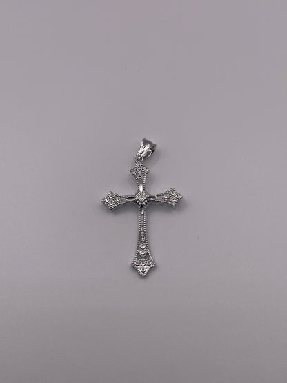 S846- Small Cross Silver Pendant