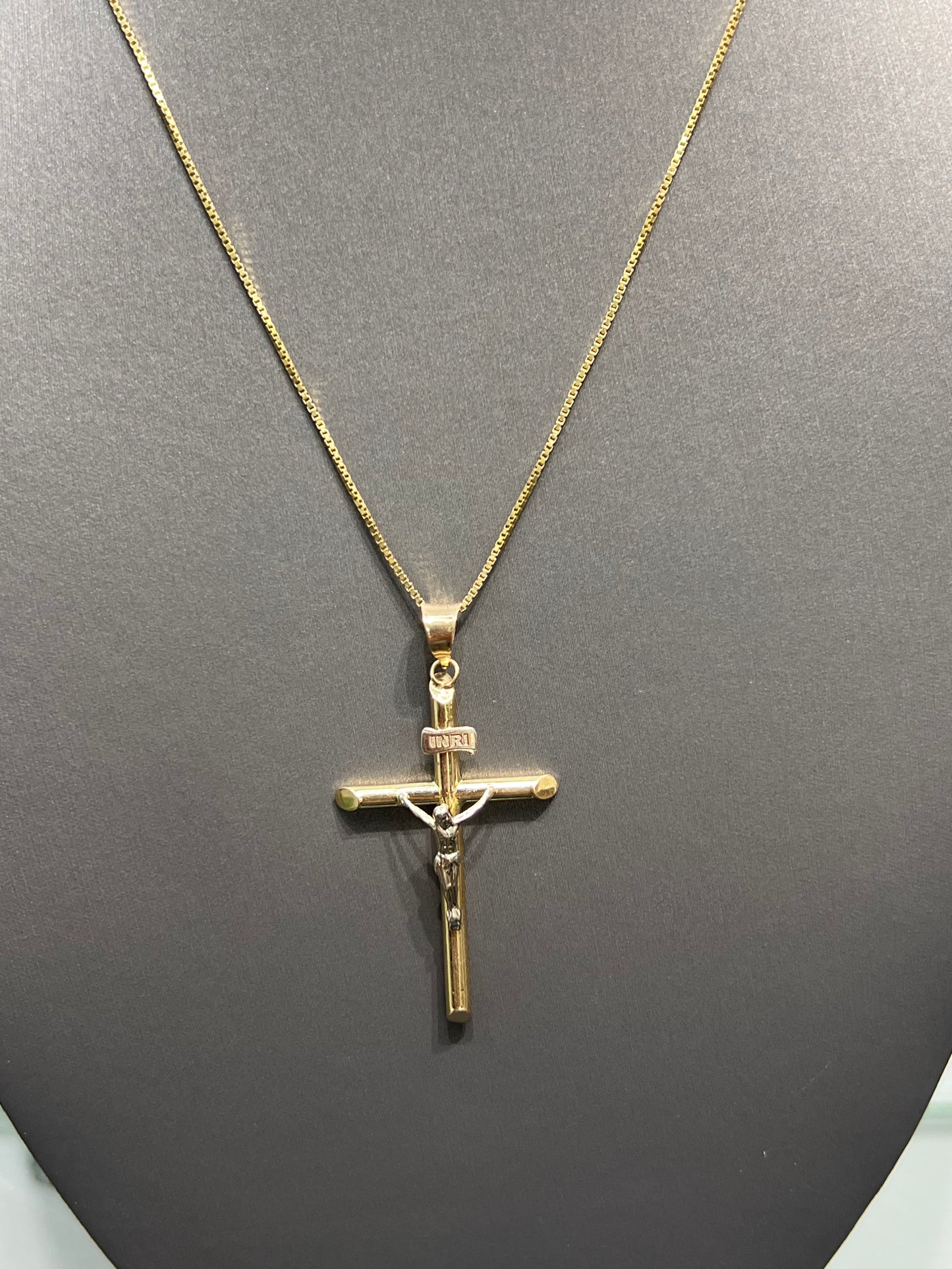 1135-14K Hollow Crucifix Pendant W.G