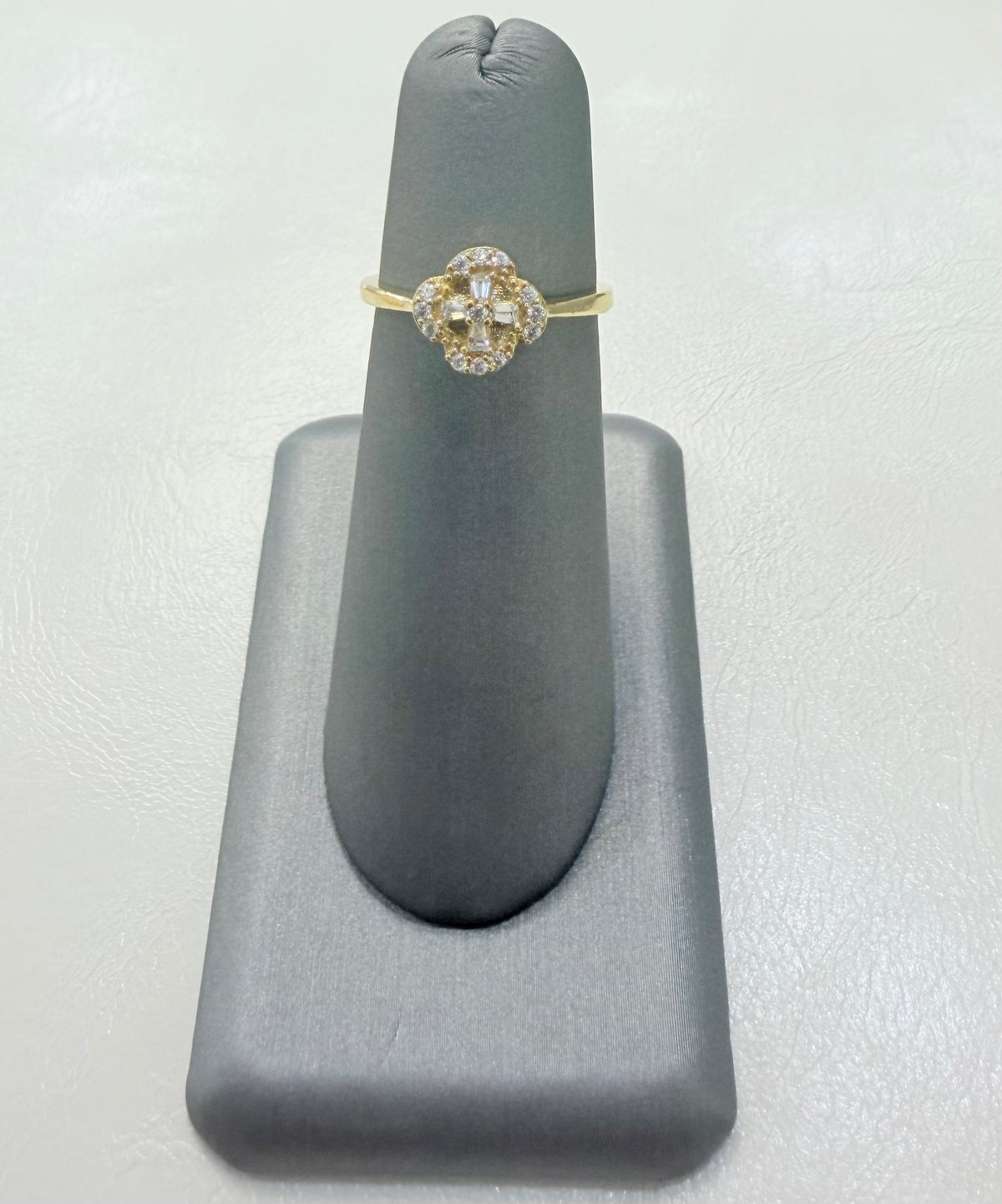 1845- NEW 10K Lucky Trebol Women's Ring W.G