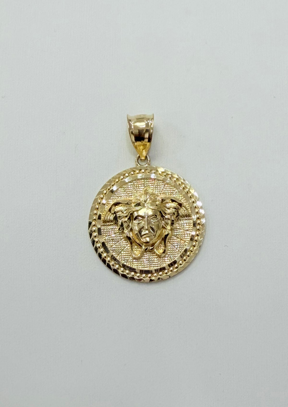 1862- NEW 14K Medusa Head Pendant (1.080") W.G