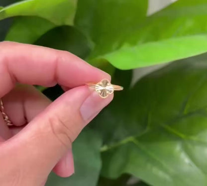 1583- NEW 14K Gold Trebol Ring (8mm) W.G